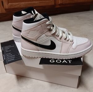 WOMENS AIR JORDAN MID -